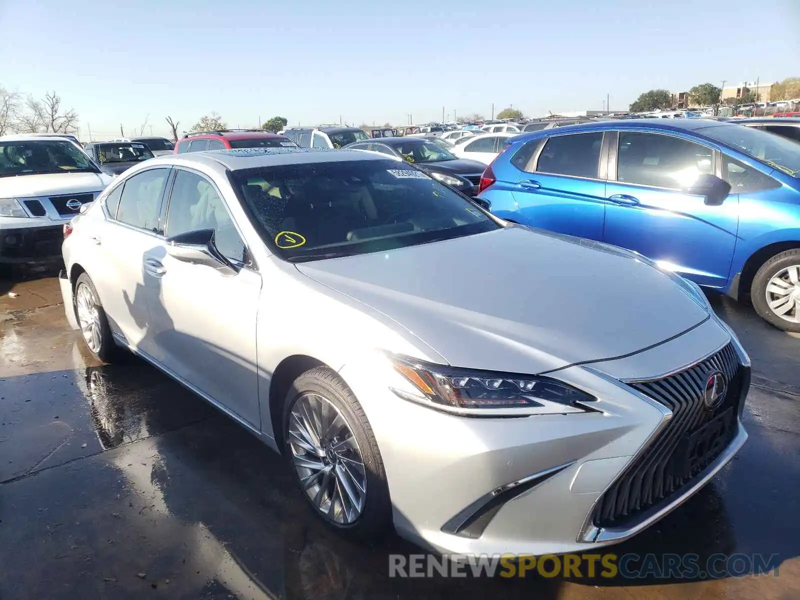 1 Photograph of a damaged car JTHB21B13K2022708 LEXUS ES300 2019