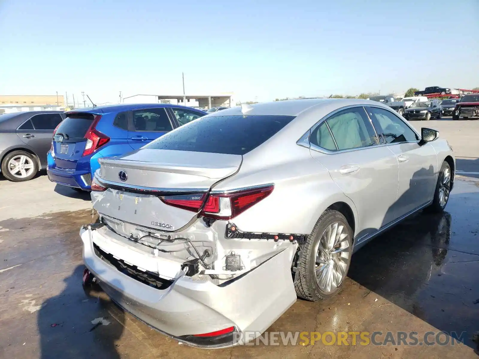 4 Photograph of a damaged car JTHB21B13K2022708 LEXUS ES300 2019