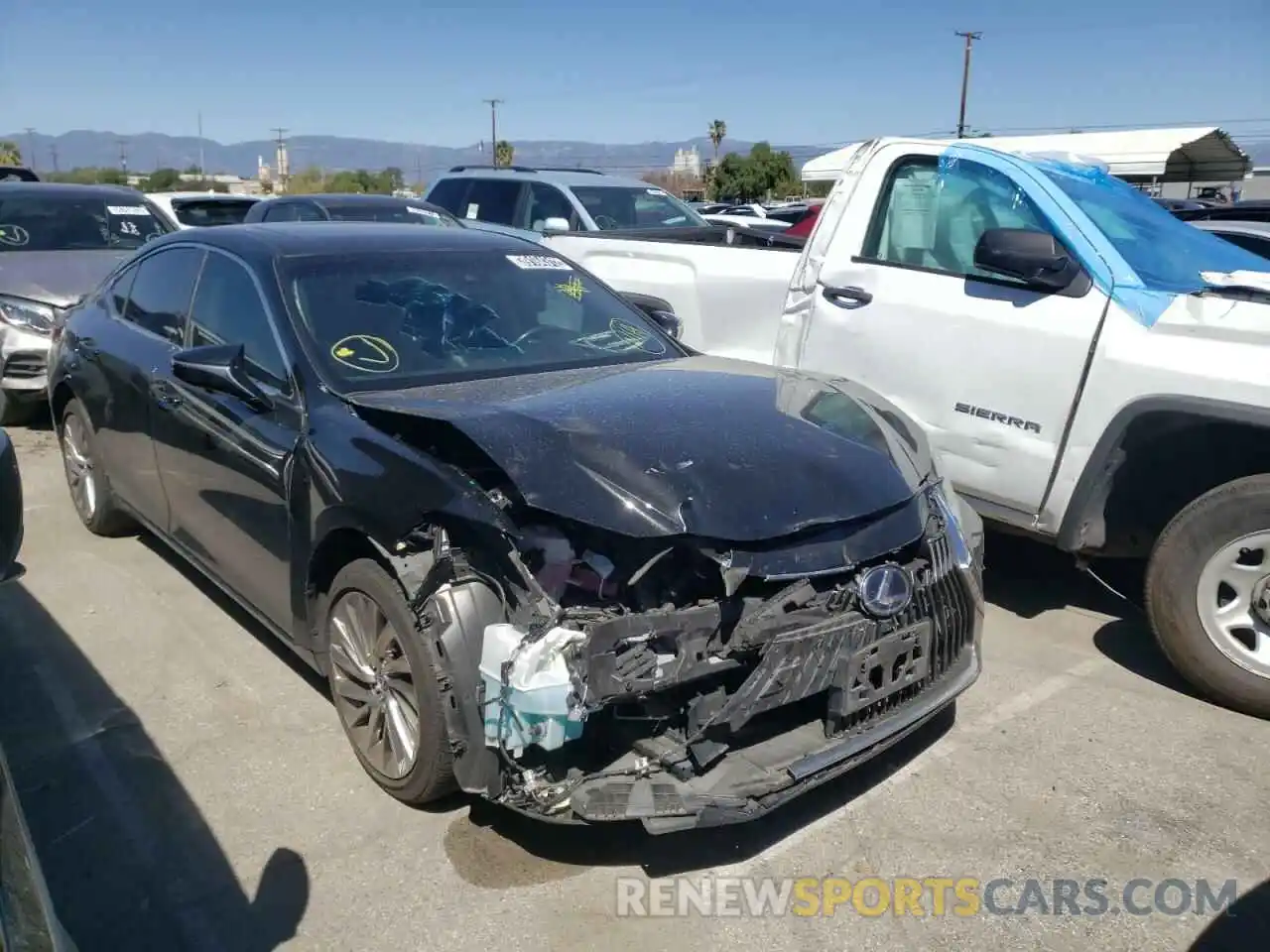 1 Photograph of a damaged car JTHB21B13K2025673 LEXUS ES300 2019