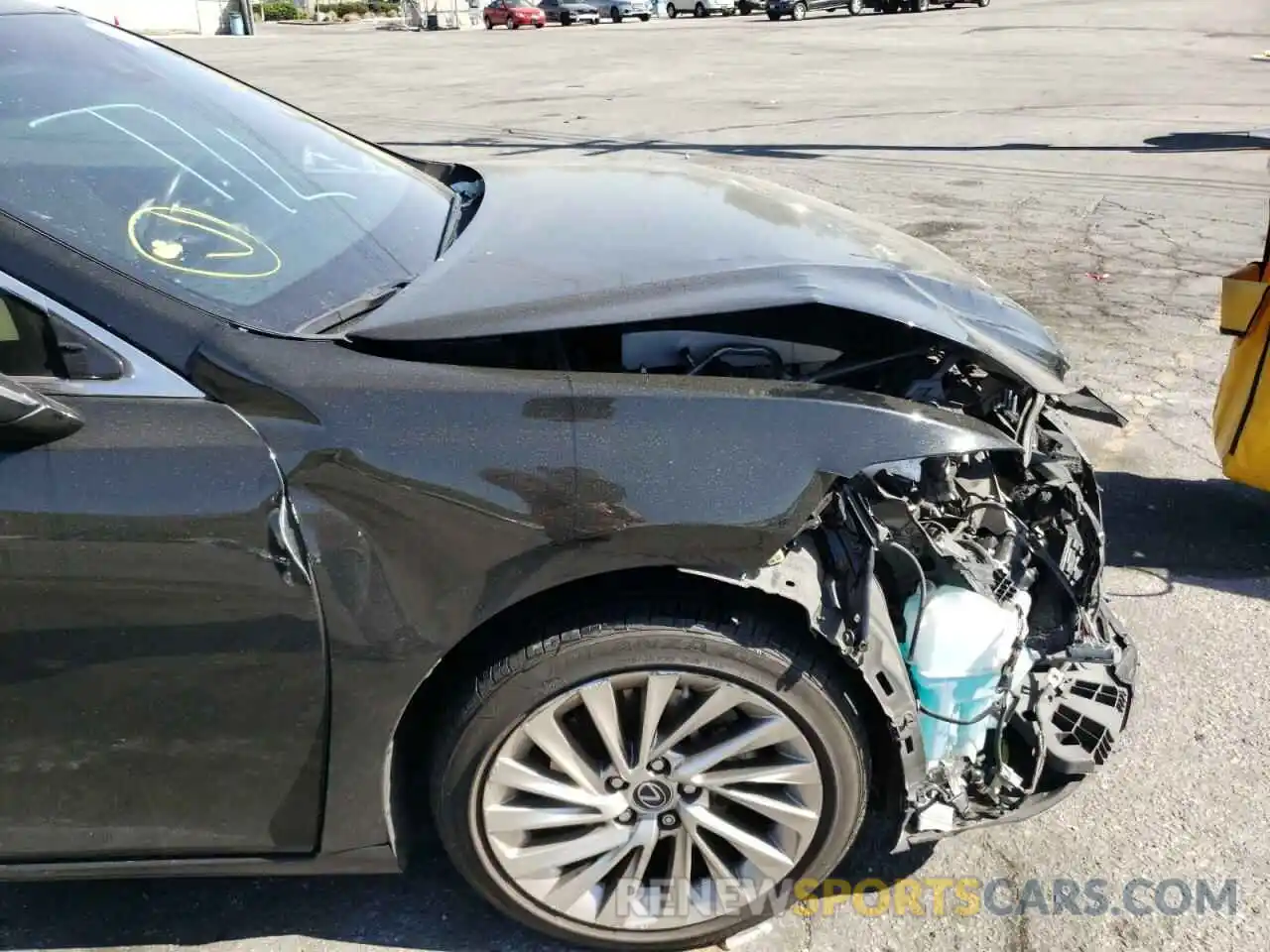 9 Photograph of a damaged car JTHB21B13K2025673 LEXUS ES300 2019