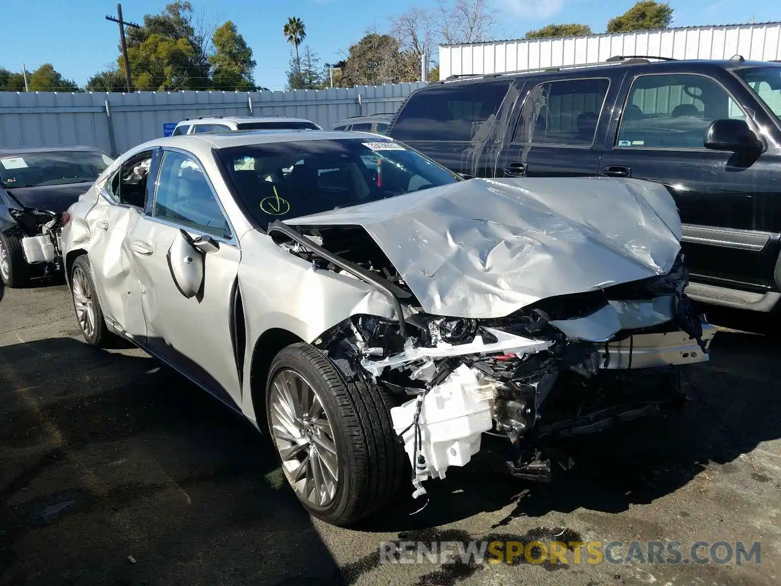 1 Photograph of a damaged car JTHB21B14K2018649 LEXUS ES300 2019