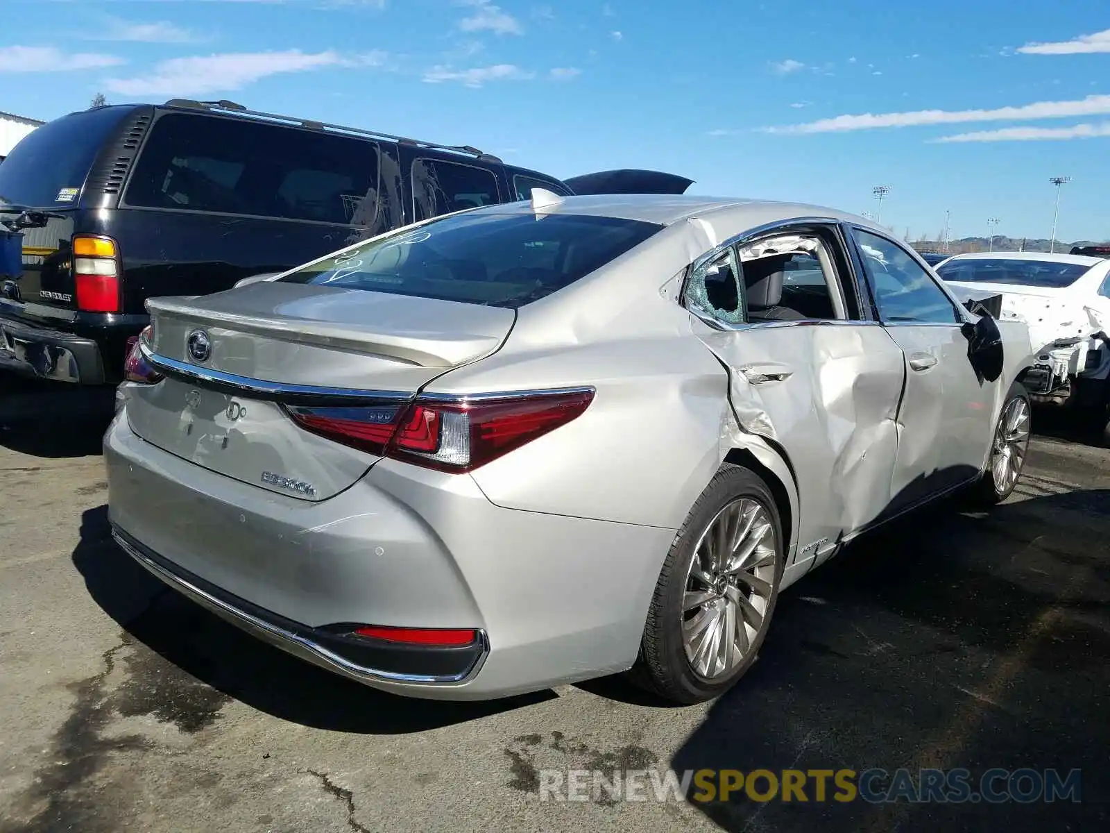 4 Photograph of a damaged car JTHB21B14K2018649 LEXUS ES300 2019