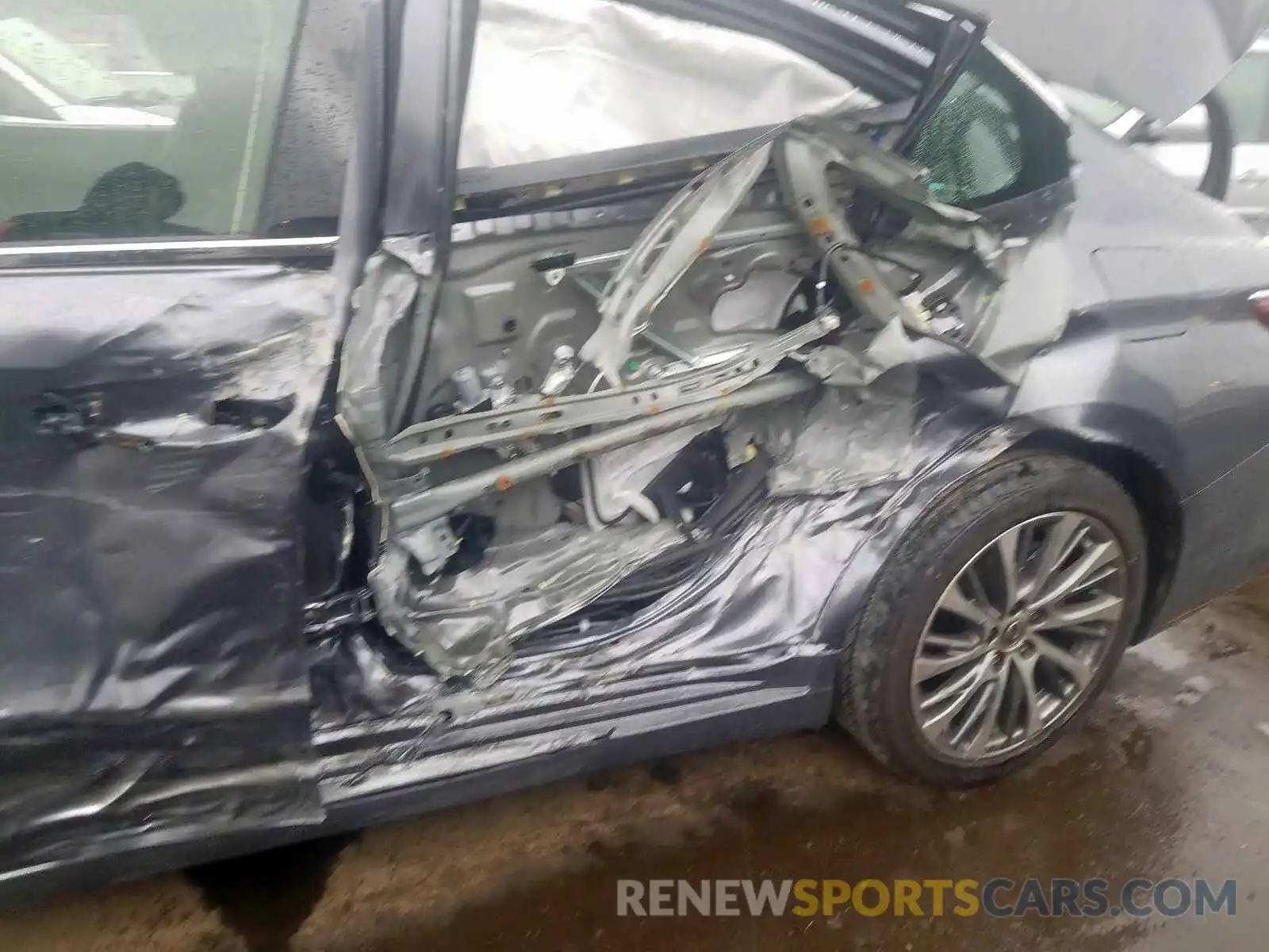 9 Photograph of a damaged car JTHB21B14K2024564 LEXUS ES300 2019