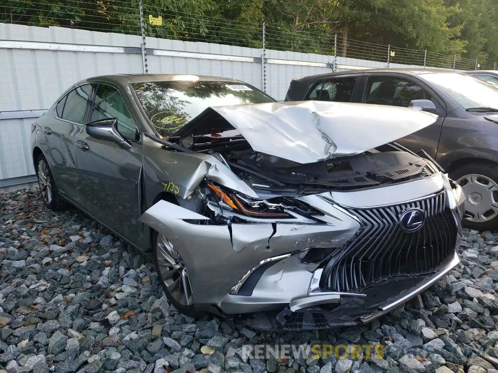 1 Photograph of a damaged car JTHB21B14K2033992 LEXUS ES300 2019