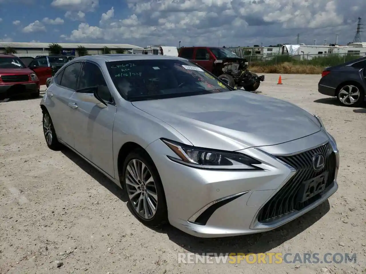 1 Photograph of a damaged car JTHB21B14K2035869 LEXUS ES300 2019