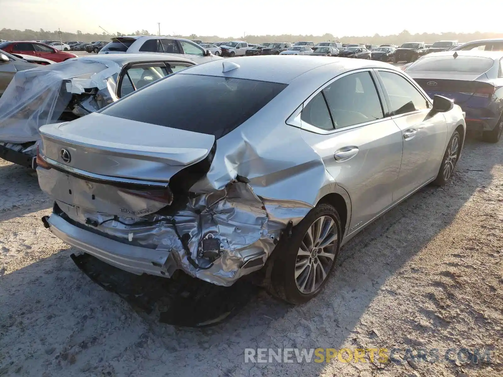 4 Photograph of a damaged car JTHB21B14K2035869 LEXUS ES300 2019