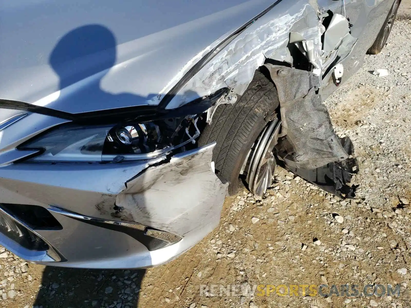 9 Photograph of a damaged car JTHB21B15K2006042 LEXUS ES300 2019