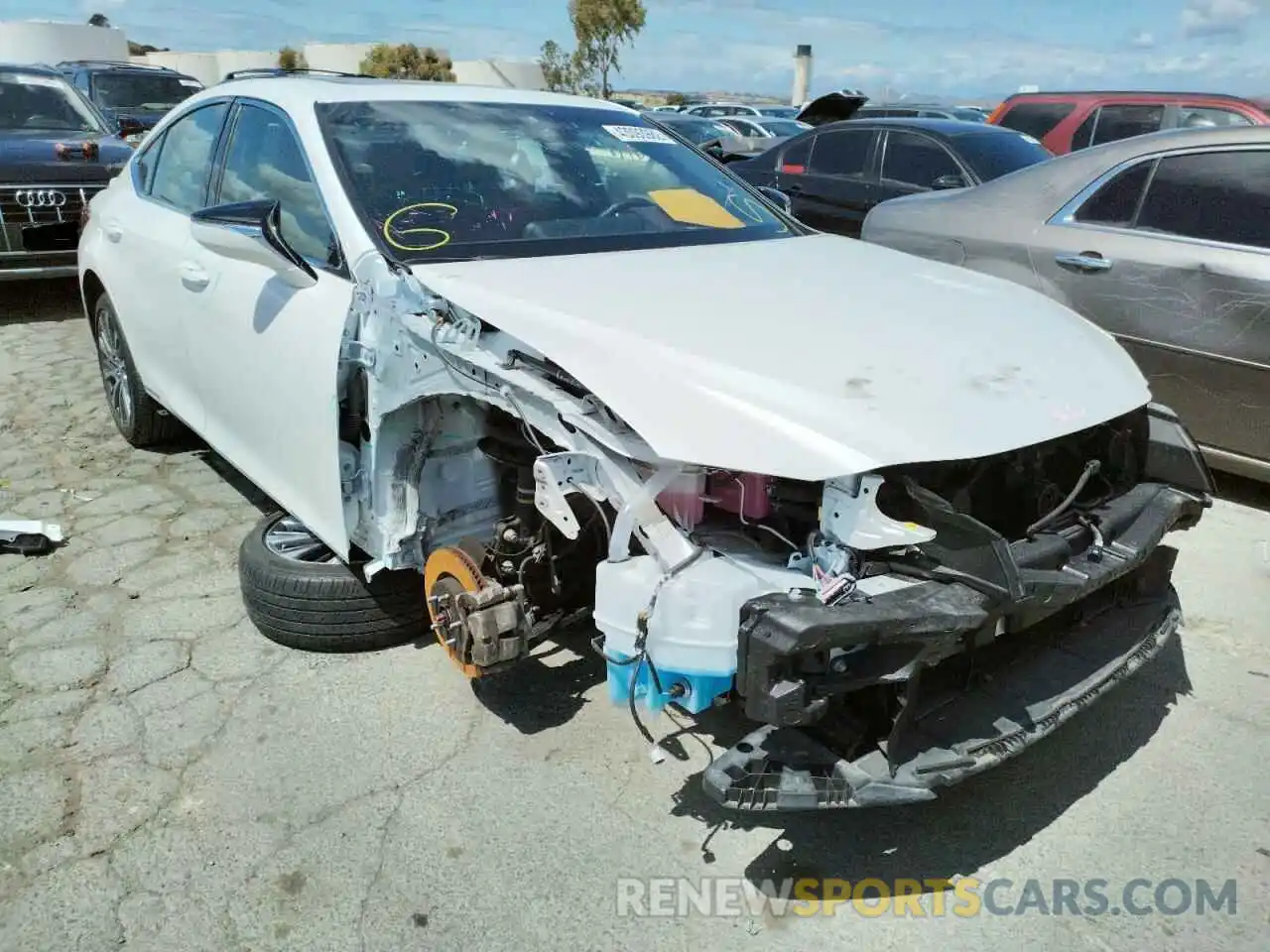 1 Photograph of a damaged car JTHB21B15K2026114 LEXUS ES300 2019