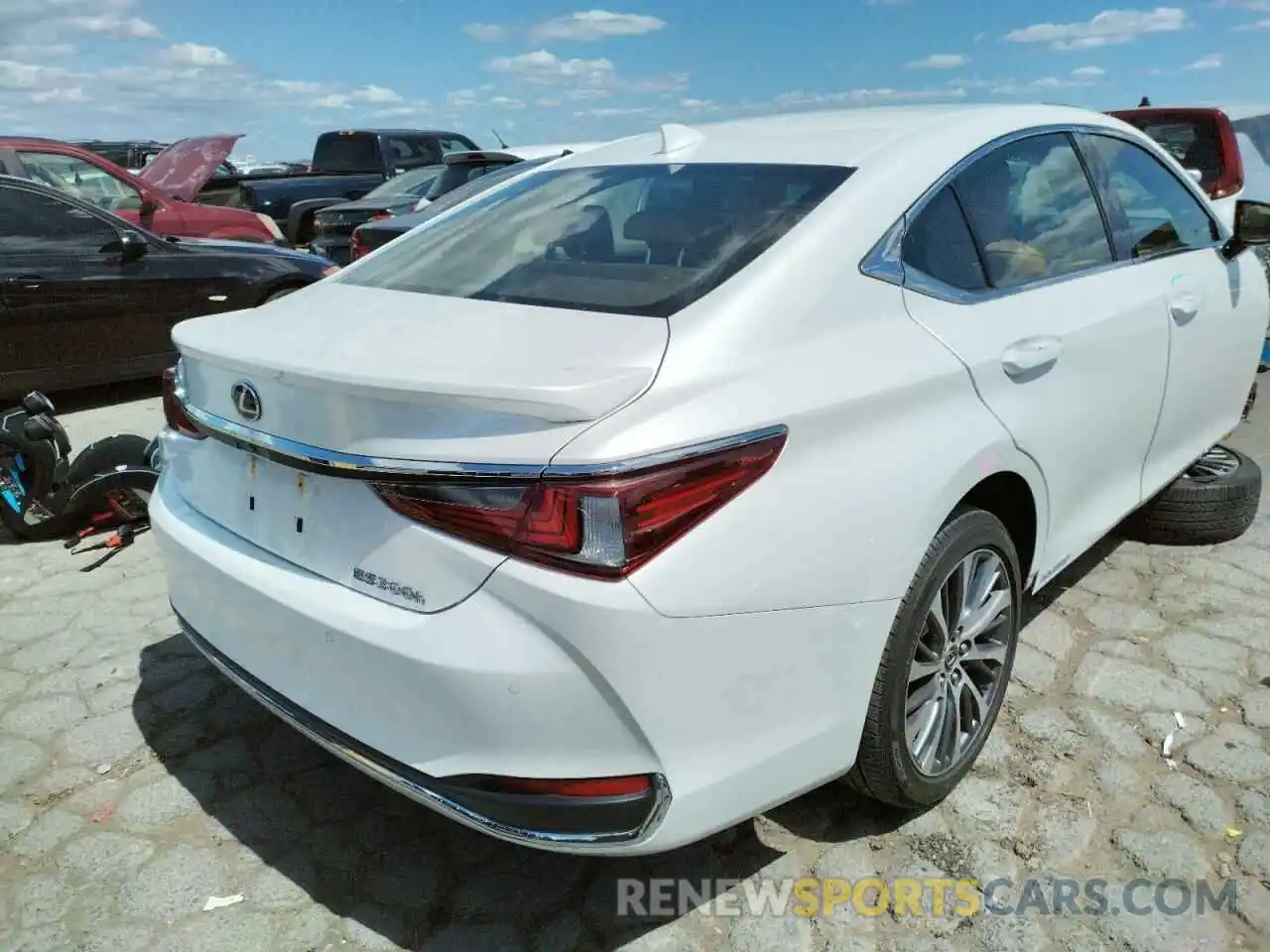 4 Photograph of a damaged car JTHB21B15K2026114 LEXUS ES300 2019