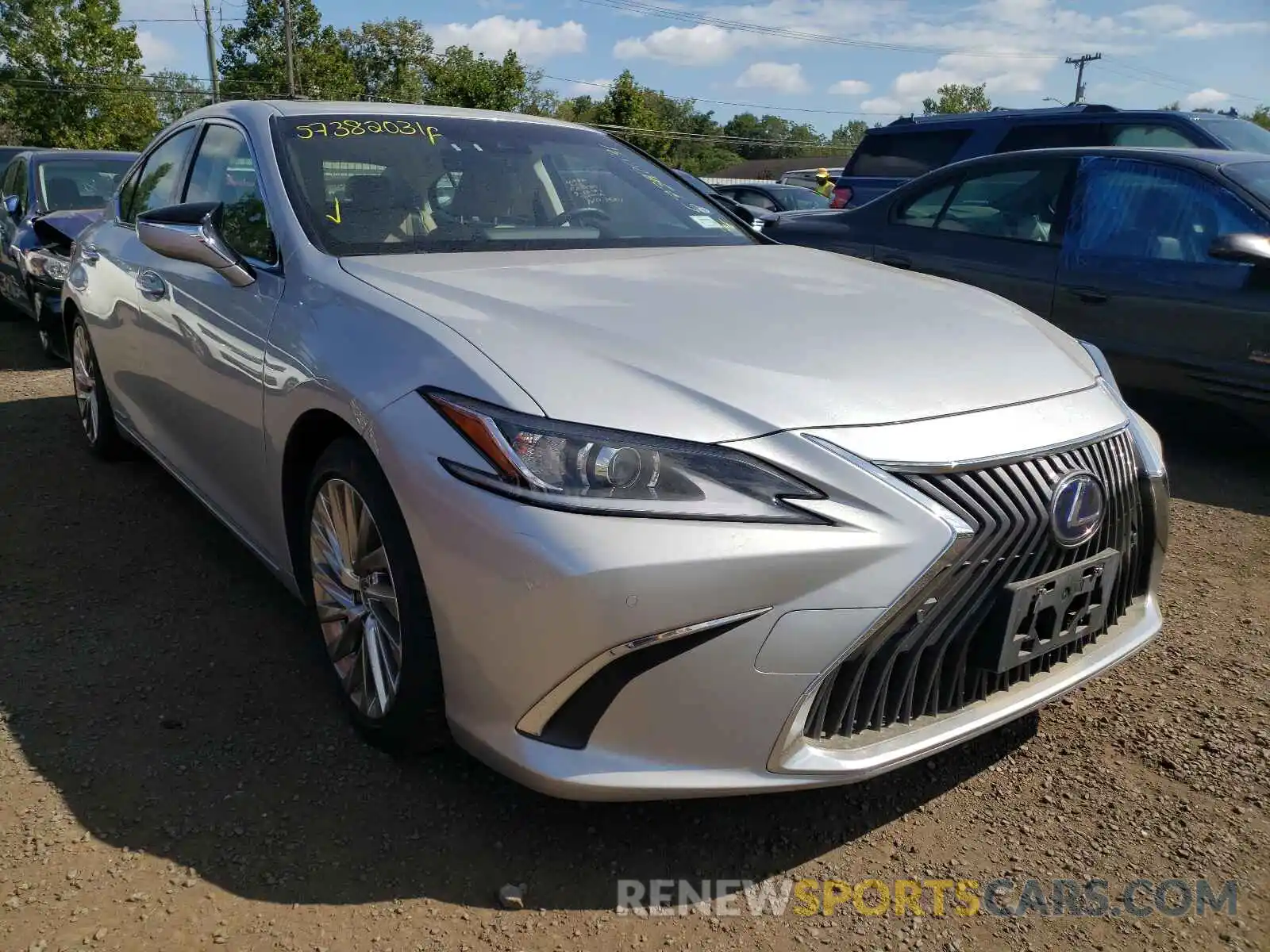 1 Photograph of a damaged car JTHB21B15K2026985 LEXUS ES300 2019