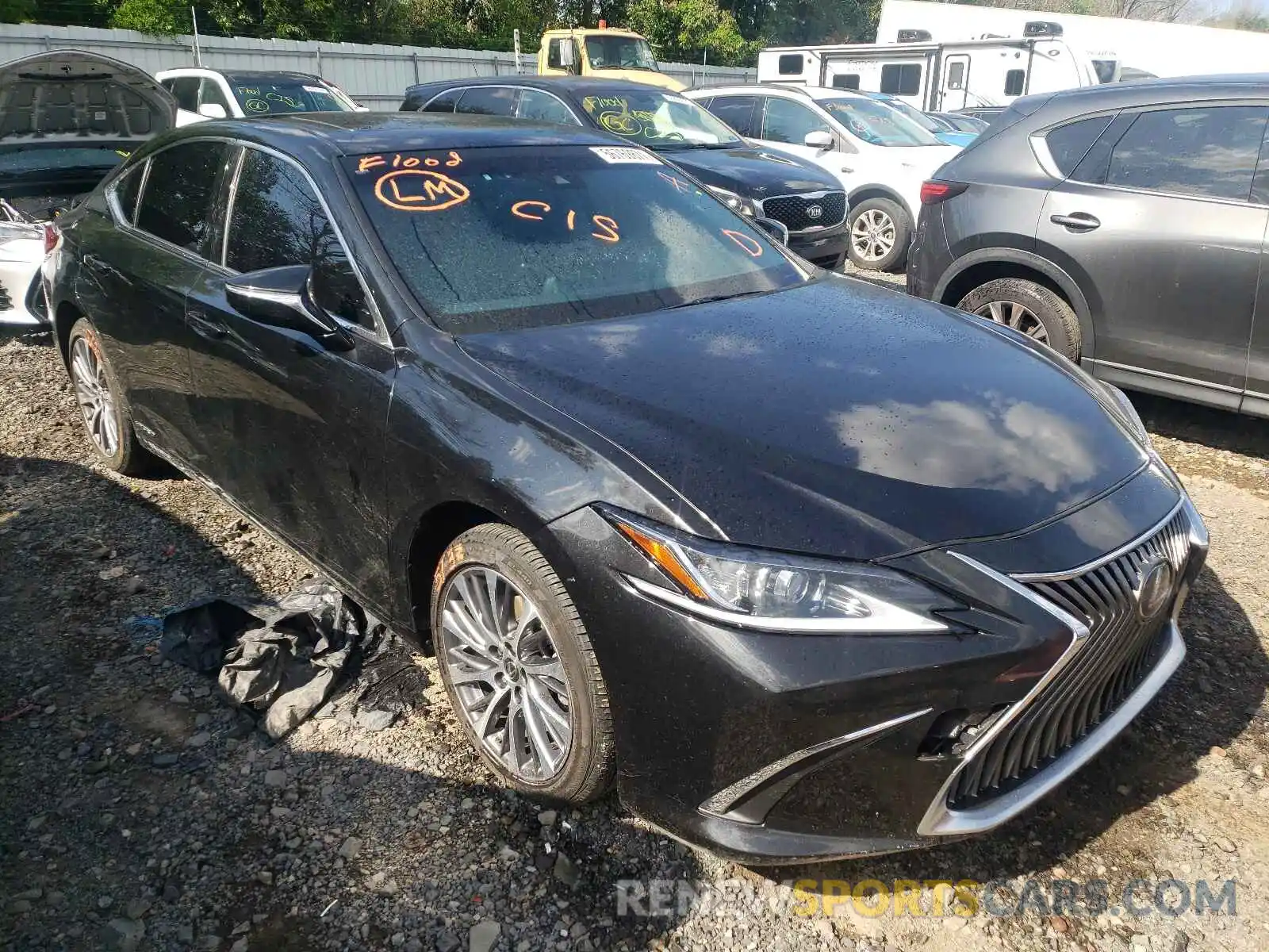 1 Photograph of a damaged car JTHB21B15K2031975 LEXUS ES300 2019