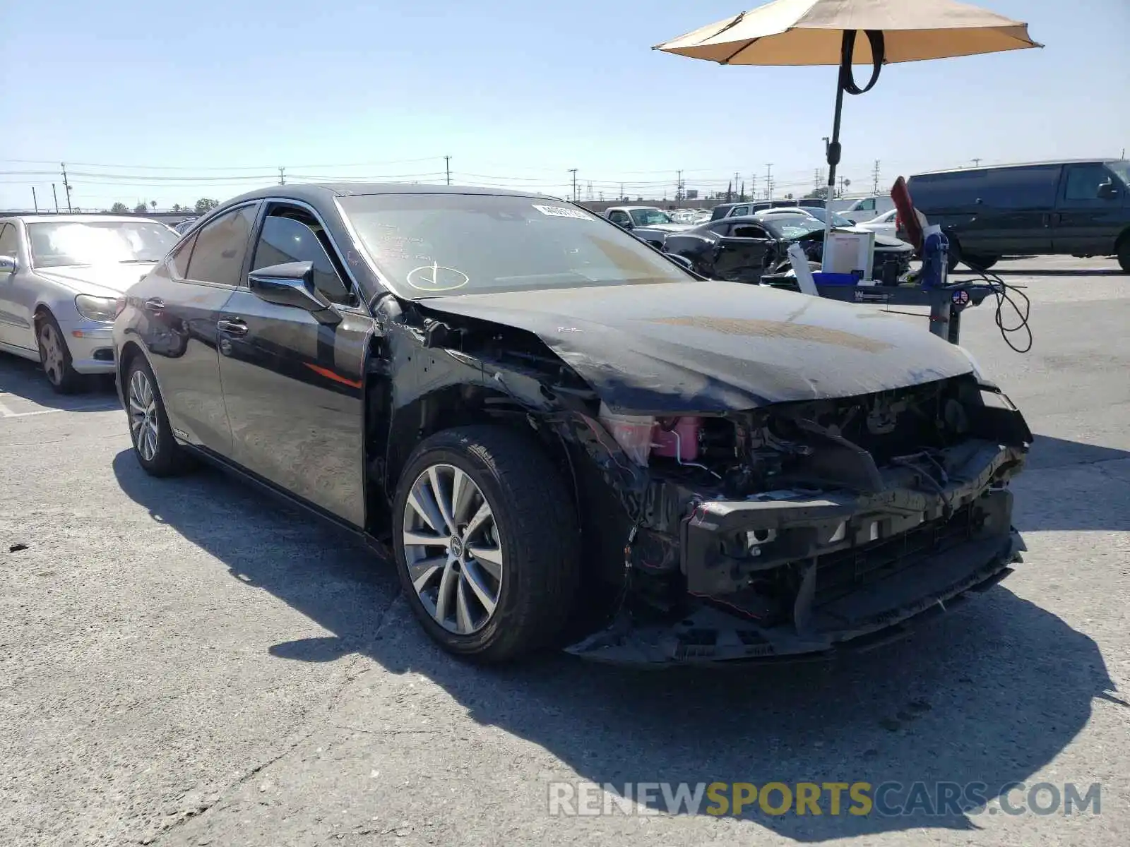 1 Photograph of a damaged car JTHB21B15K2045455 LEXUS ES300 2019