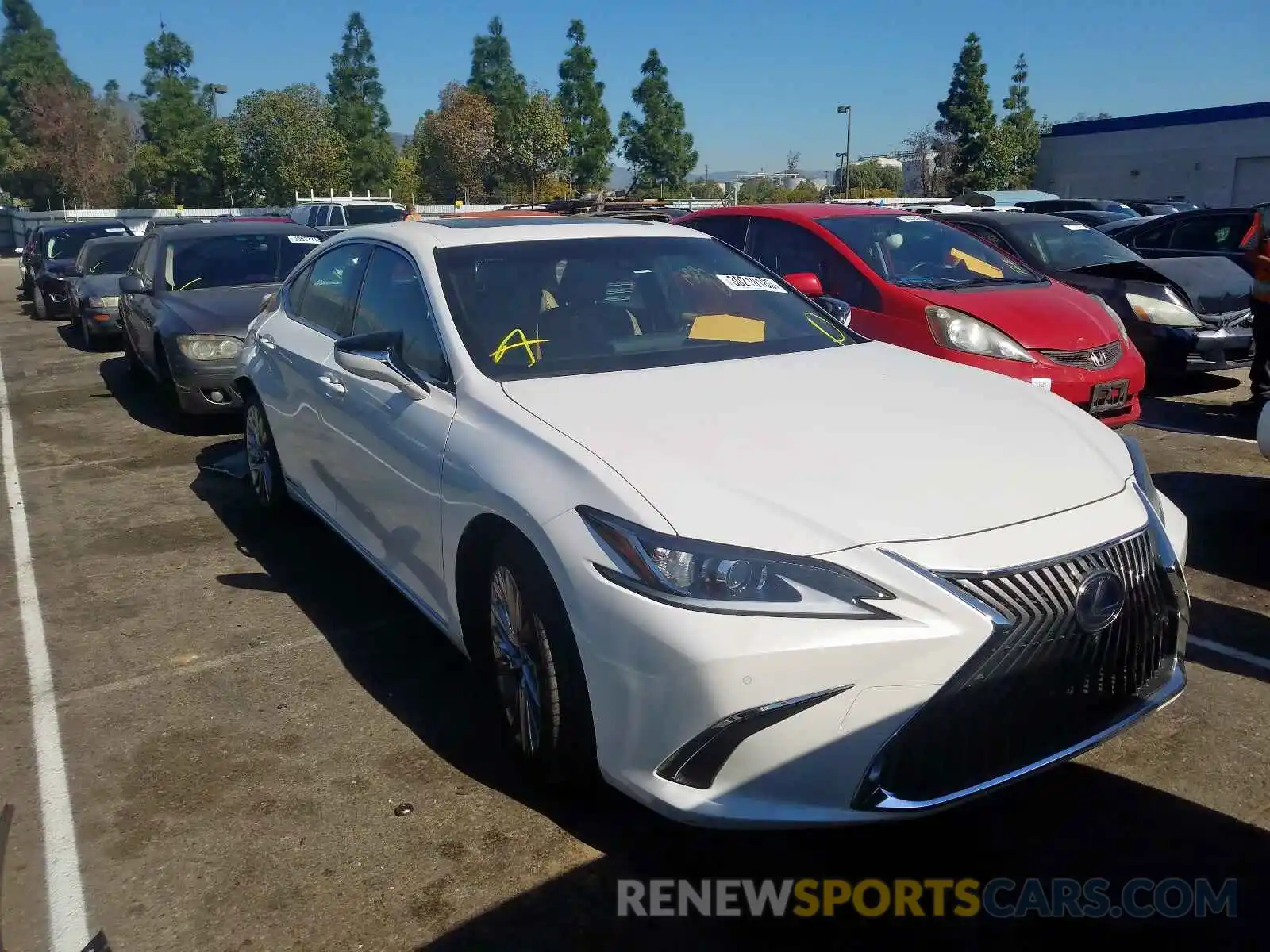 1 Photograph of a damaged car JTHB21B16K2000315 LEXUS ES300 2019