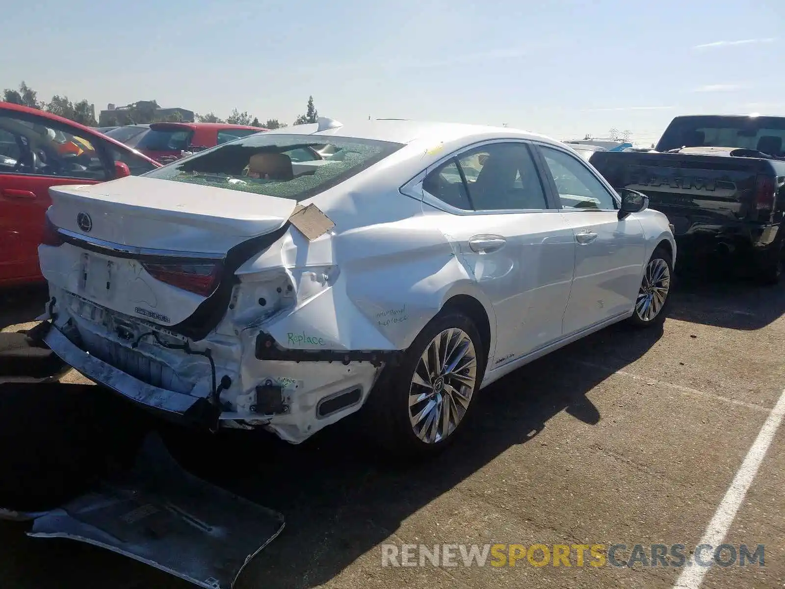 4 Photograph of a damaged car JTHB21B16K2000315 LEXUS ES300 2019