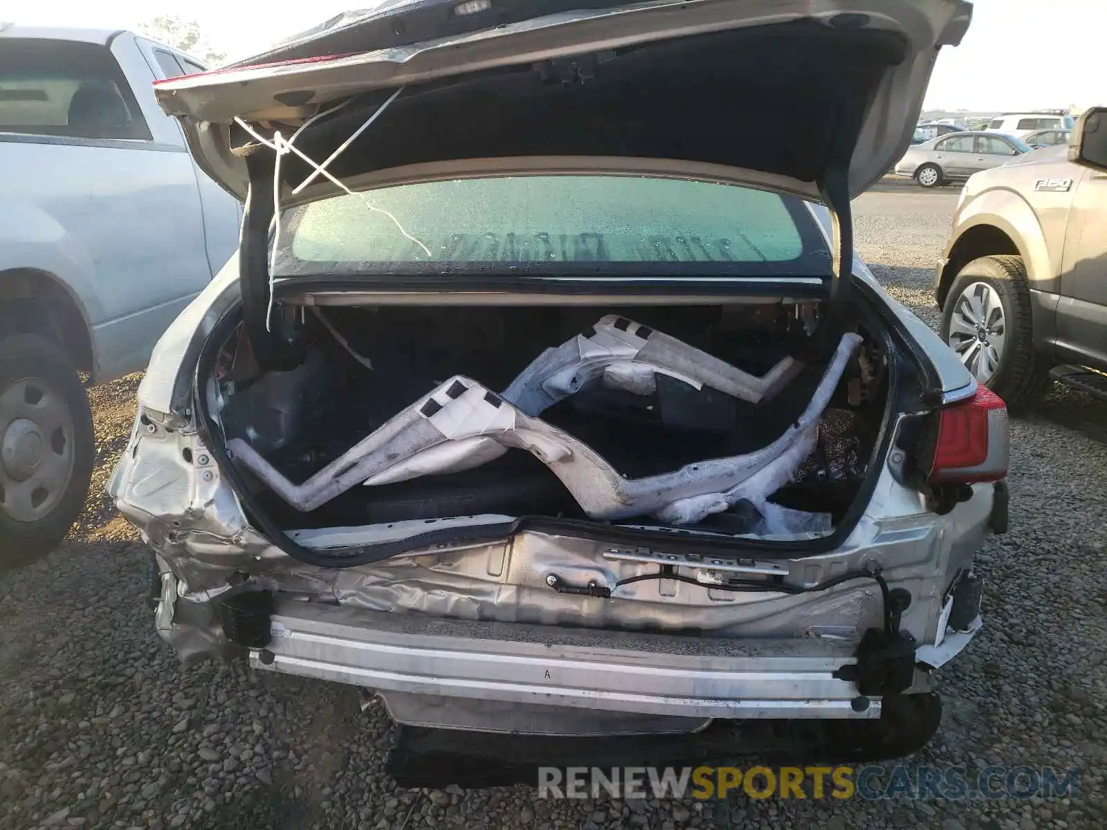 9 Photograph of a damaged car JTHB21B16K2003912 LEXUS ES300 2019