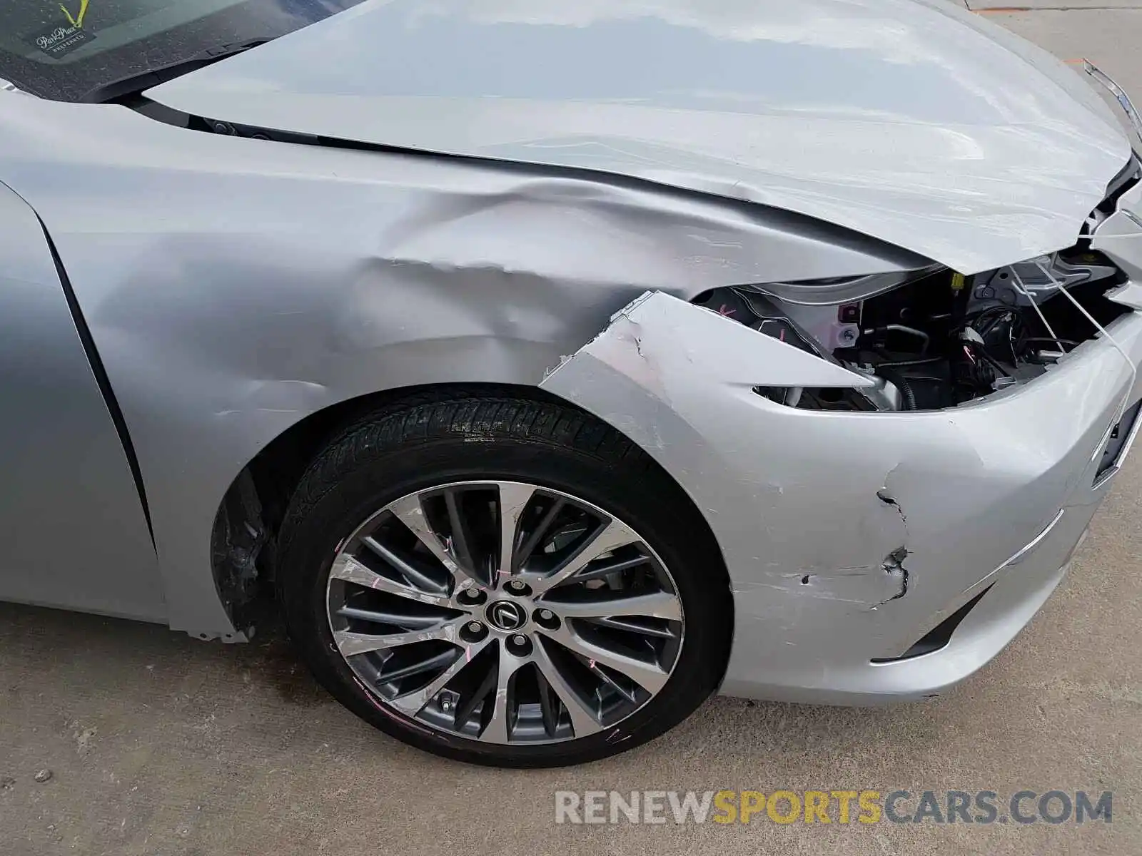 9 Photograph of a damaged car JTHB21B16K2006745 LEXUS ES300 2019