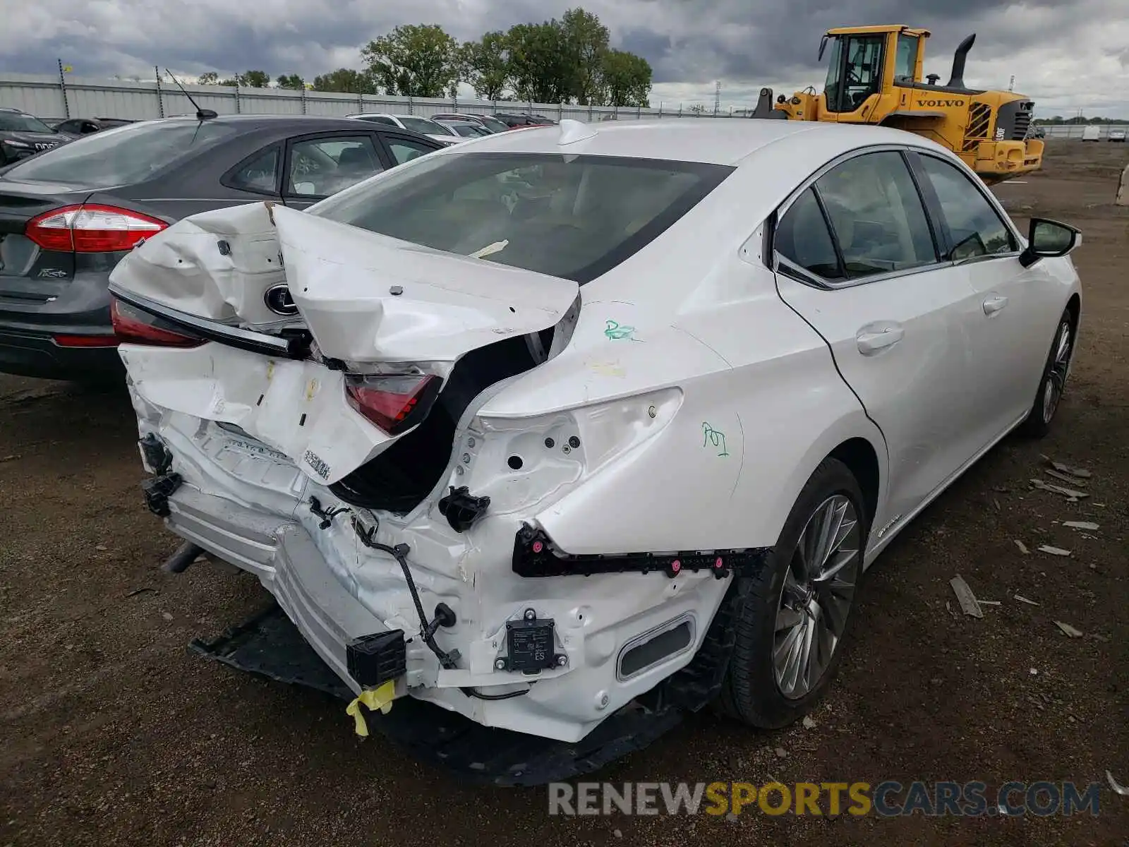 4 Photograph of a damaged car JTHB21B16K2006907 LEXUS ES300 2019