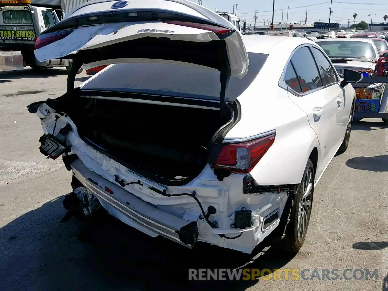 4 Photograph of a damaged car JTHB21B16K2007118 LEXUS ES300 2019