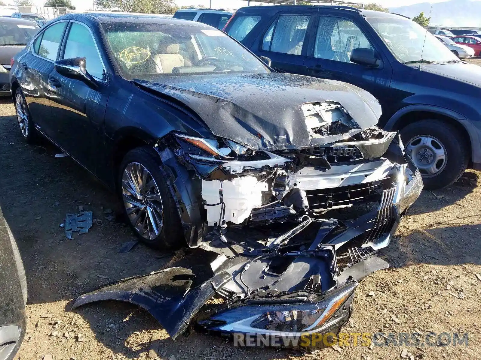 1 Photograph of a damaged car JTHB21B16K2025957 LEXUS ES300 2019