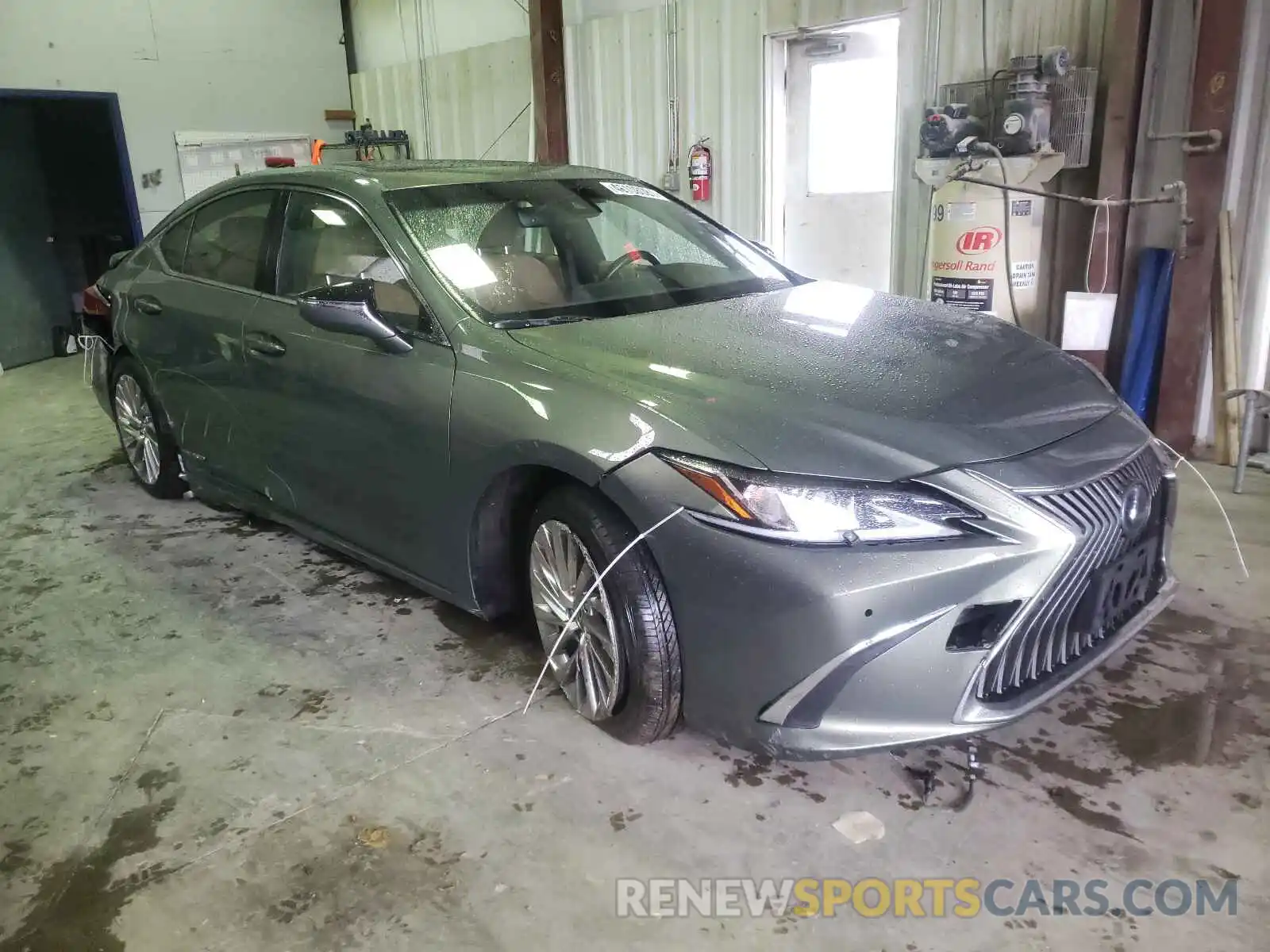 1 Photograph of a damaged car JTHB21B16K2031855 LEXUS ES300 2019