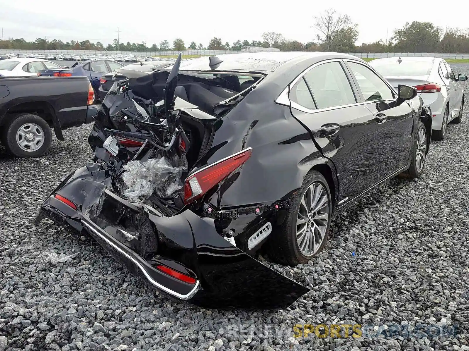 4 Photograph of a damaged car JTHB21B16K2039647 LEXUS ES300 2019