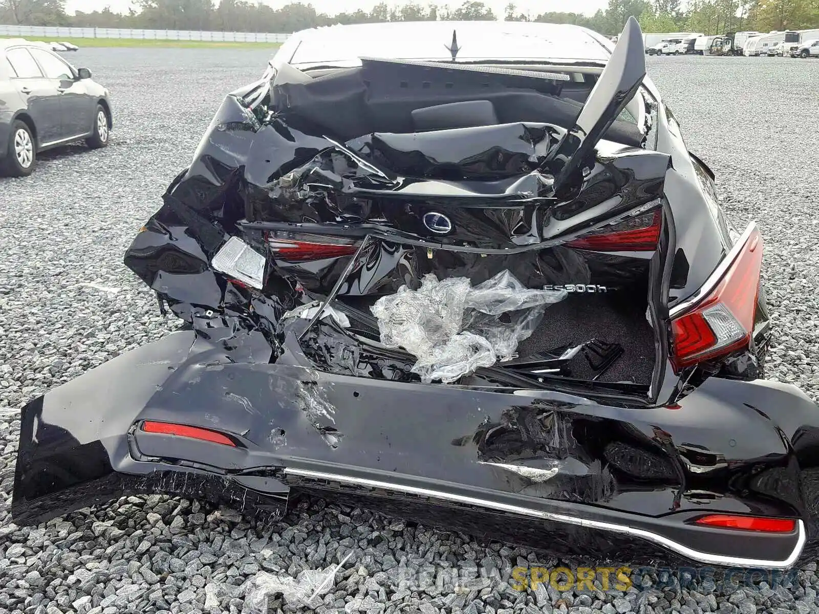 9 Photograph of a damaged car JTHB21B16K2039647 LEXUS ES300 2019