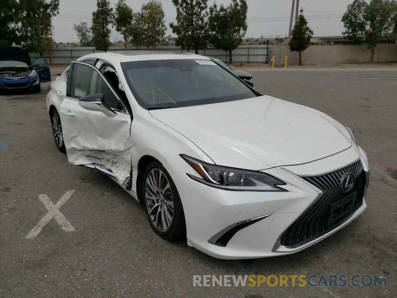 1 Photograph of a damaged car JTHB21B16K2042399 LEXUS ES300 2019