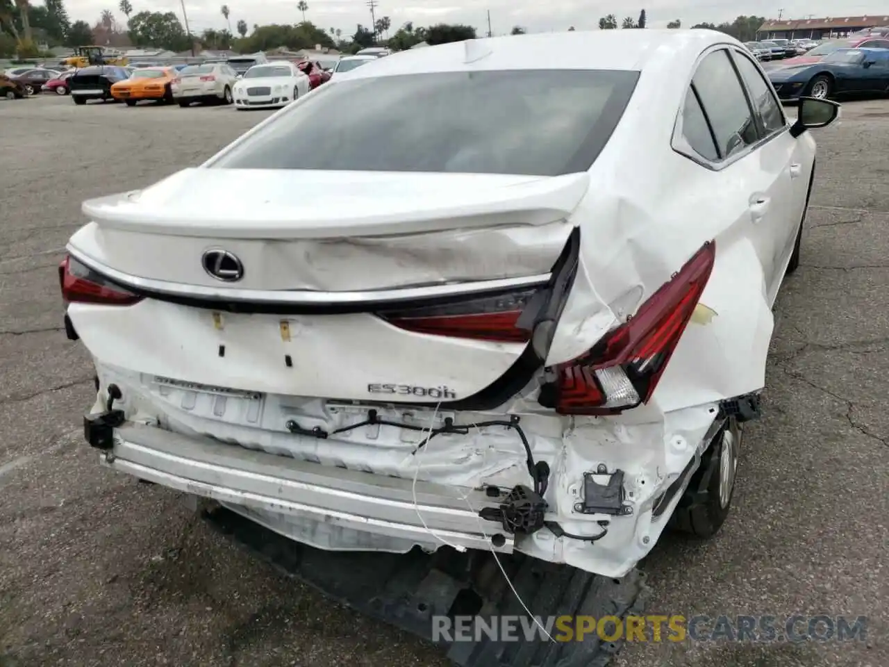 4 Photograph of a damaged car JTHB21B17K2005443 LEXUS ES300 2019