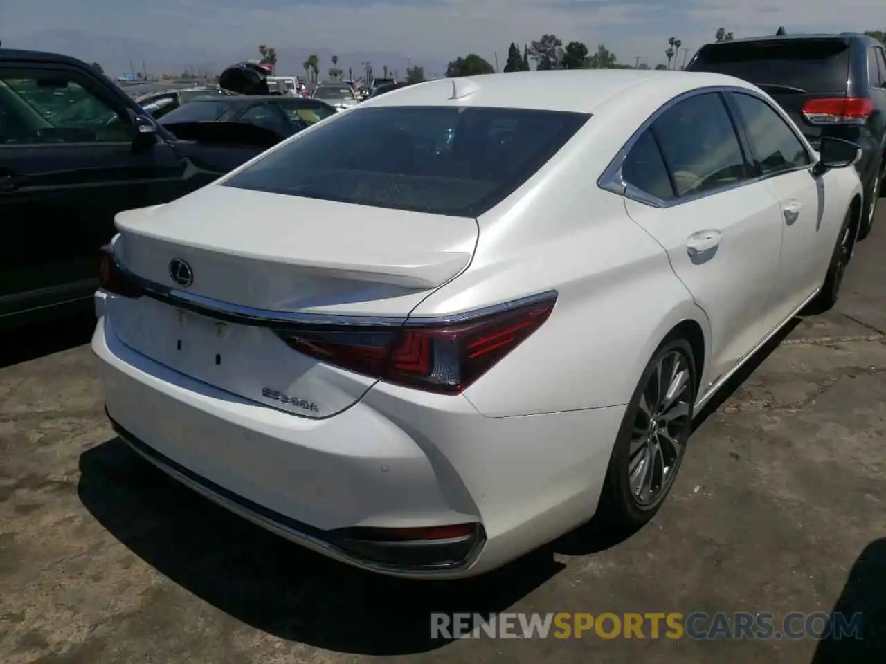 4 Photograph of a damaged car JTHB21B17K2007001 LEXUS ES300 2019