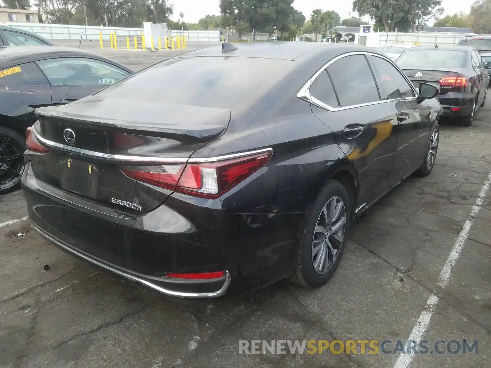 4 Photograph of a damaged car JTHB21B17K2012537 LEXUS ES300 2019