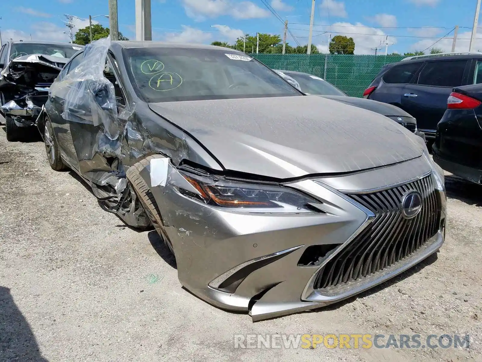 1 Photograph of a damaged car JTHB21B18K2006150 LEXUS ES300 2019