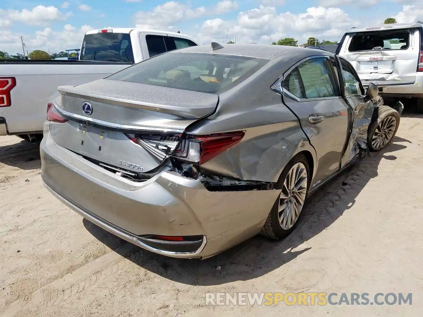 4 Photograph of a damaged car JTHB21B18K2006150 LEXUS ES300 2019