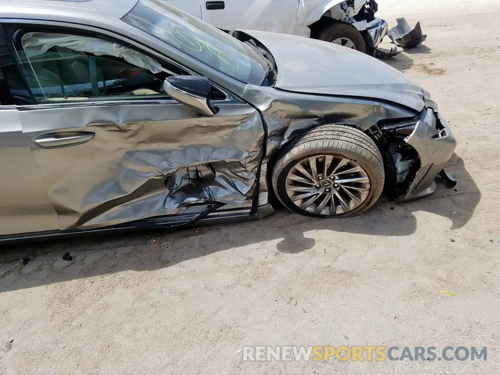 9 Photograph of a damaged car JTHB21B18K2006150 LEXUS ES300 2019