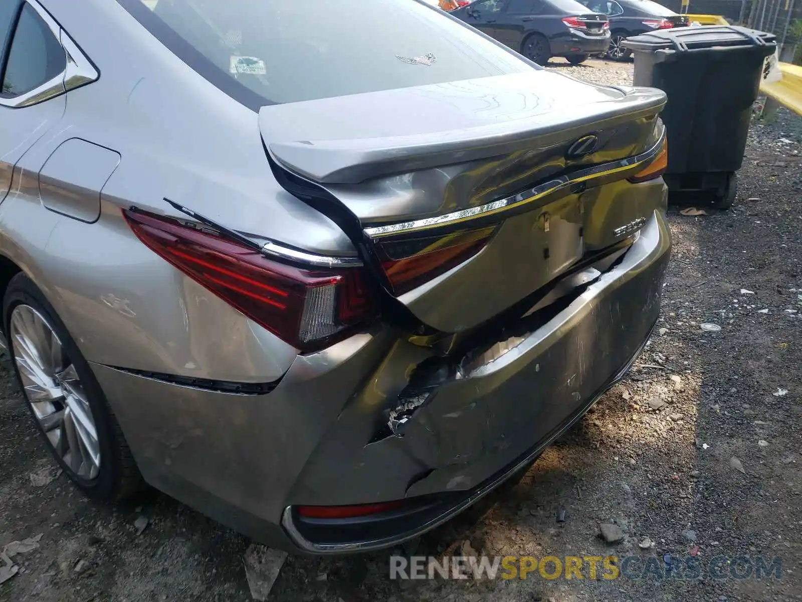 9 Photograph of a damaged car JTHB21B18K2027578 LEXUS ES300 2019