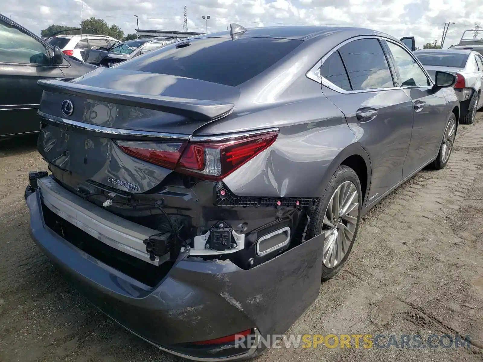 4 Photograph of a damaged car JTHB21B18K2037530 LEXUS ES300 2019