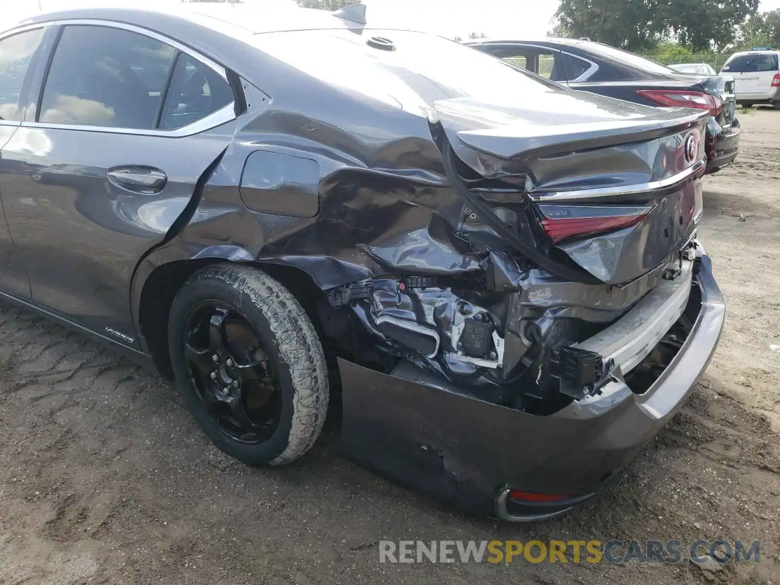 9 Photograph of a damaged car JTHB21B18K2037530 LEXUS ES300 2019