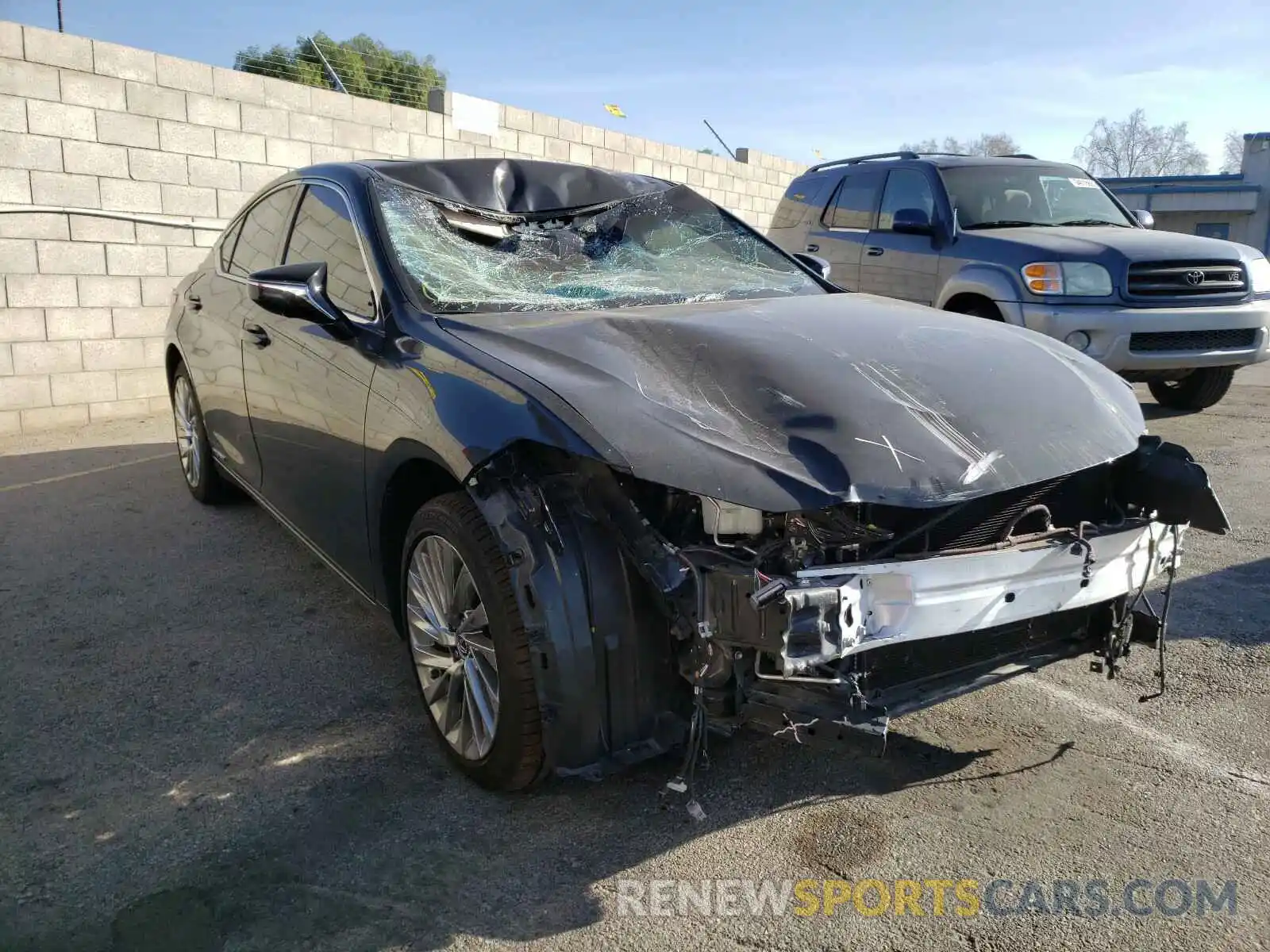 1 Photograph of a damaged car JTHB21B18K2038404 LEXUS ES300 2019