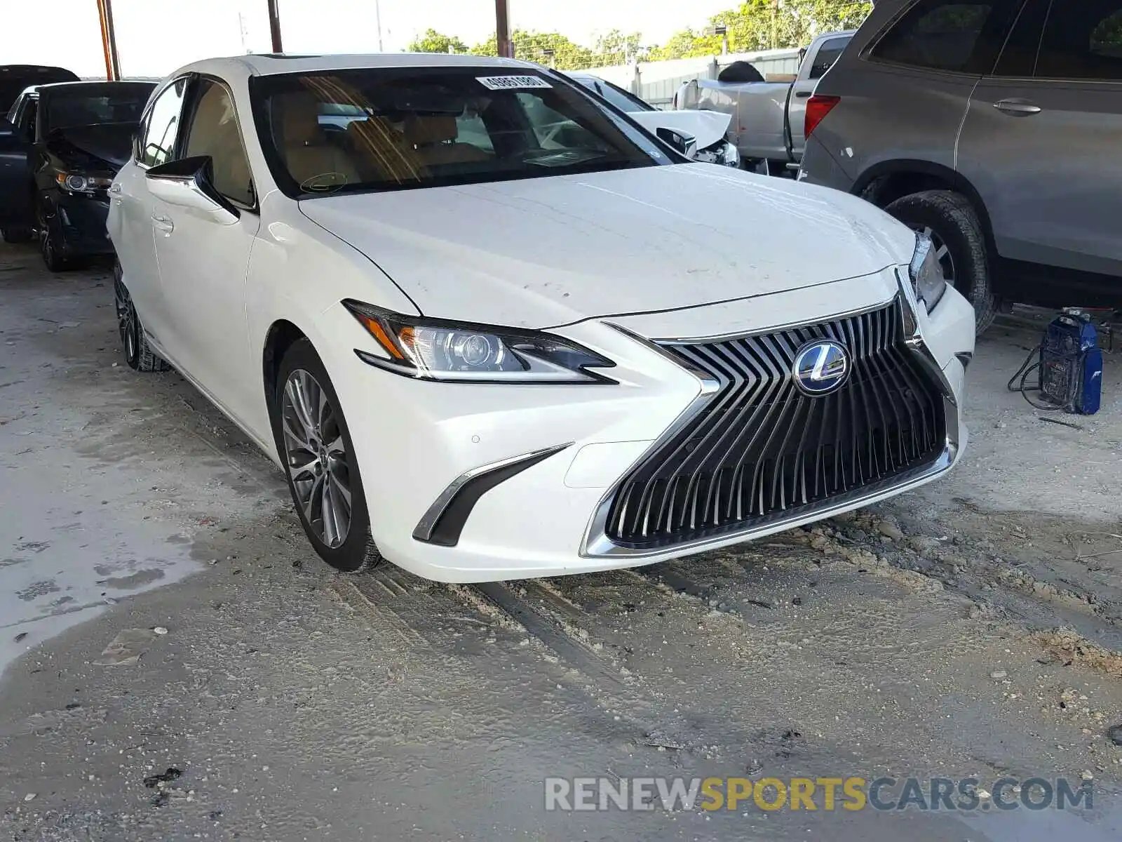 1 Photograph of a damaged car JTHB21B19K2013012 LEXUS ES300 2019