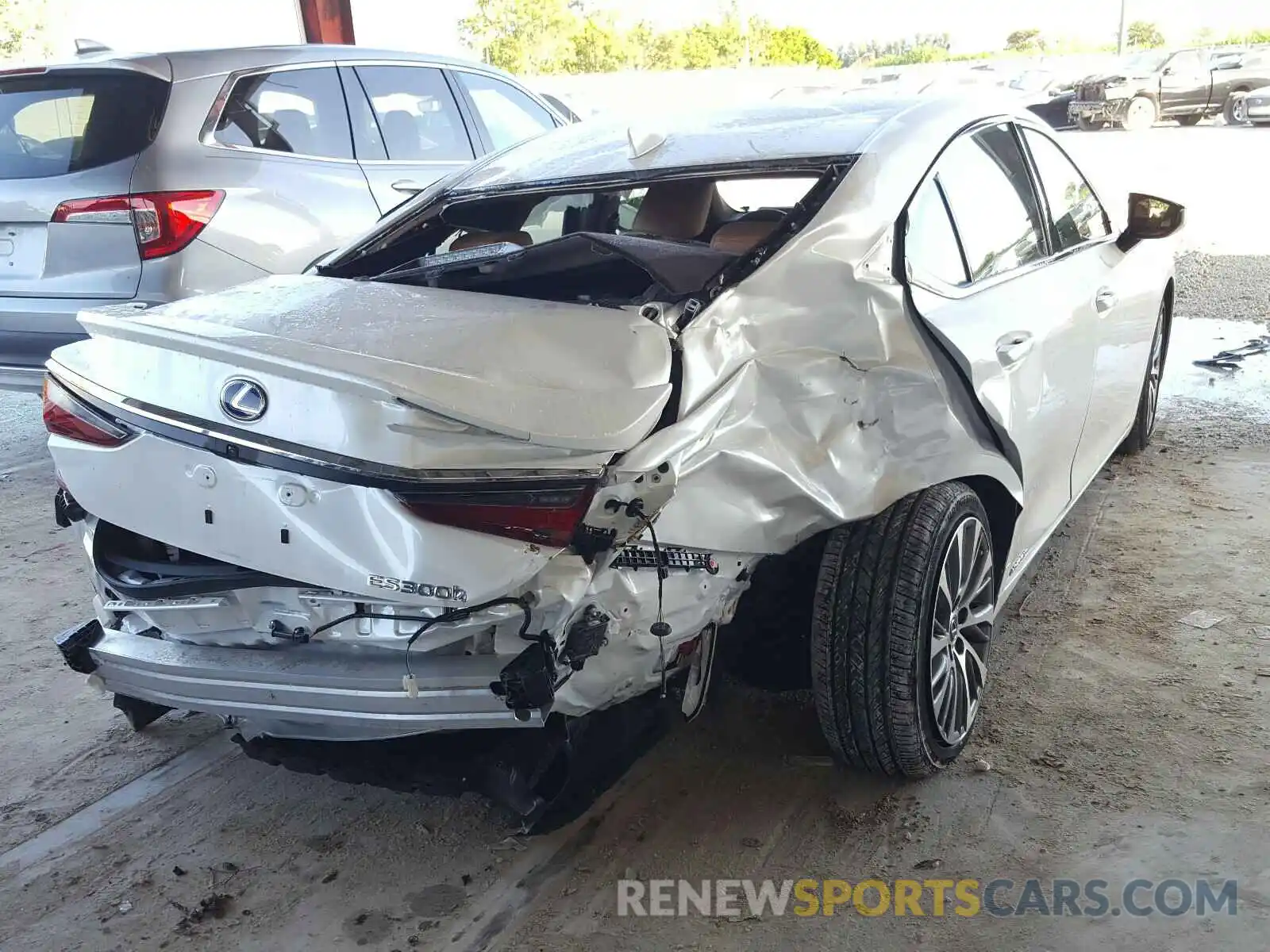 4 Photograph of a damaged car JTHB21B19K2013012 LEXUS ES300 2019