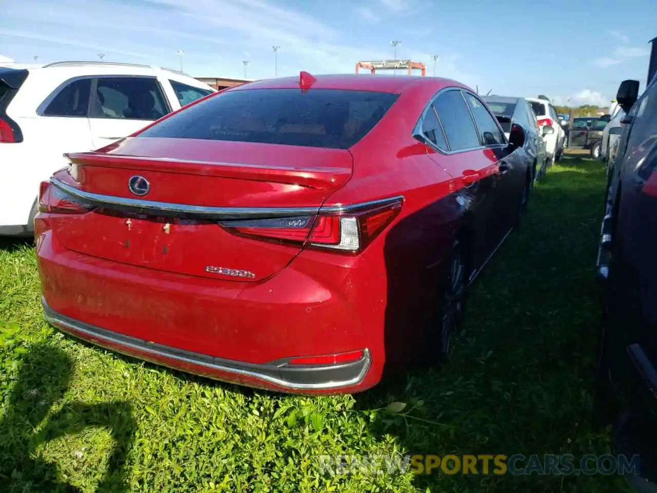 4 Photograph of a damaged car JTHB21B19K2024687 LEXUS ES300 2019