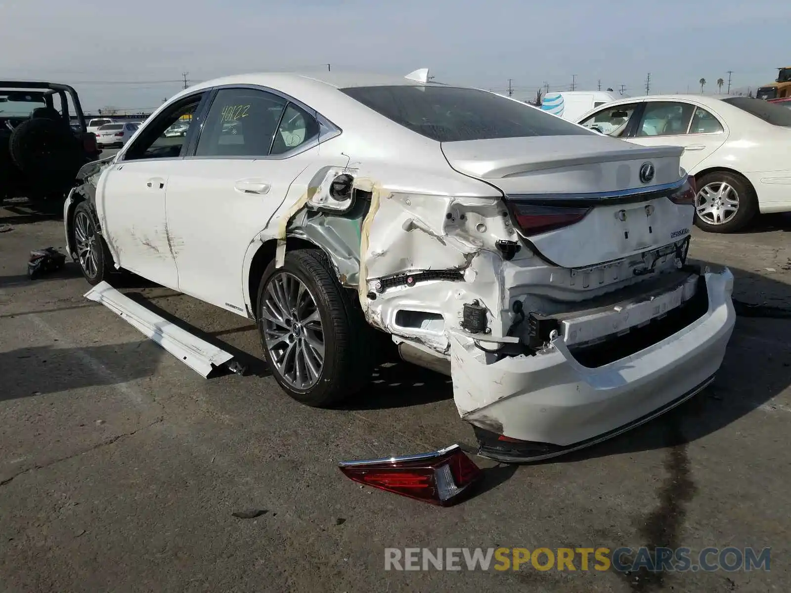 3 Photograph of a damaged car JTHB21B19K2027704 LEXUS ES300 2019