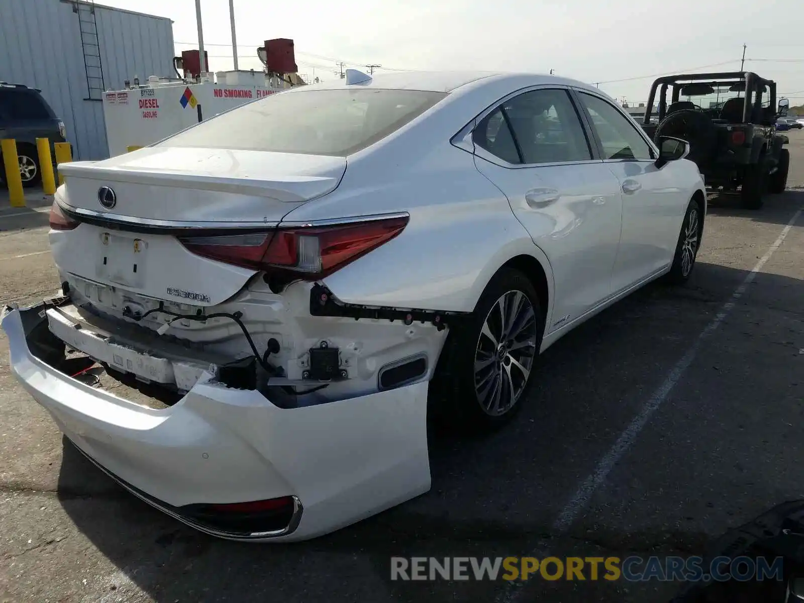 4 Photograph of a damaged car JTHB21B19K2027704 LEXUS ES300 2019