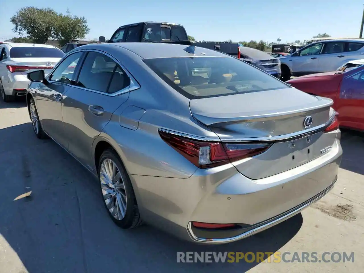 3 Photograph of a damaged car JTHB21B1XK2031082 LEXUS ES300 2019