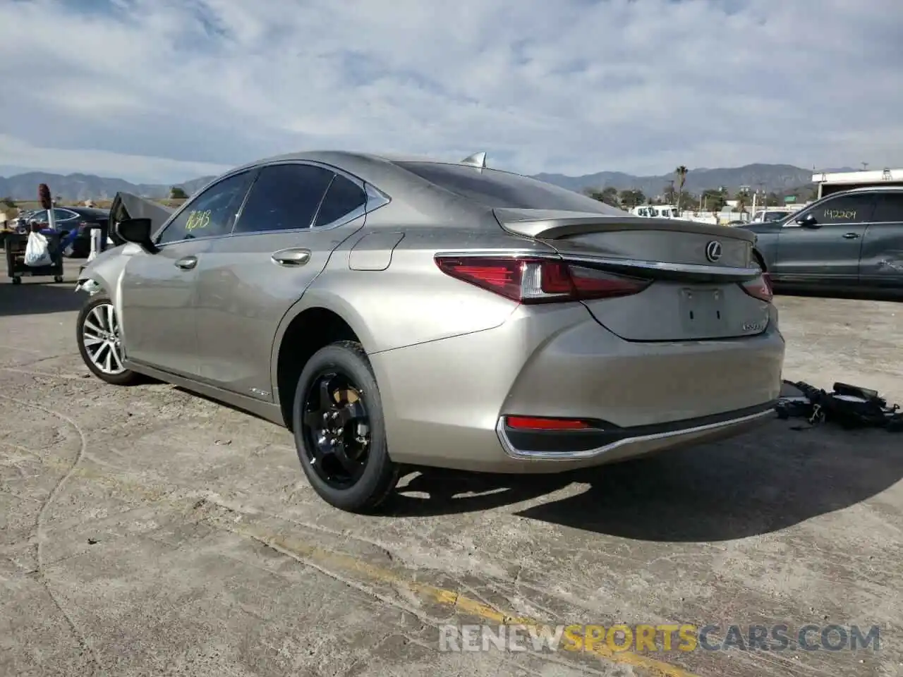 3 Photograph of a damaged car 58AC21B12LU008718 LEXUS ES300 2020