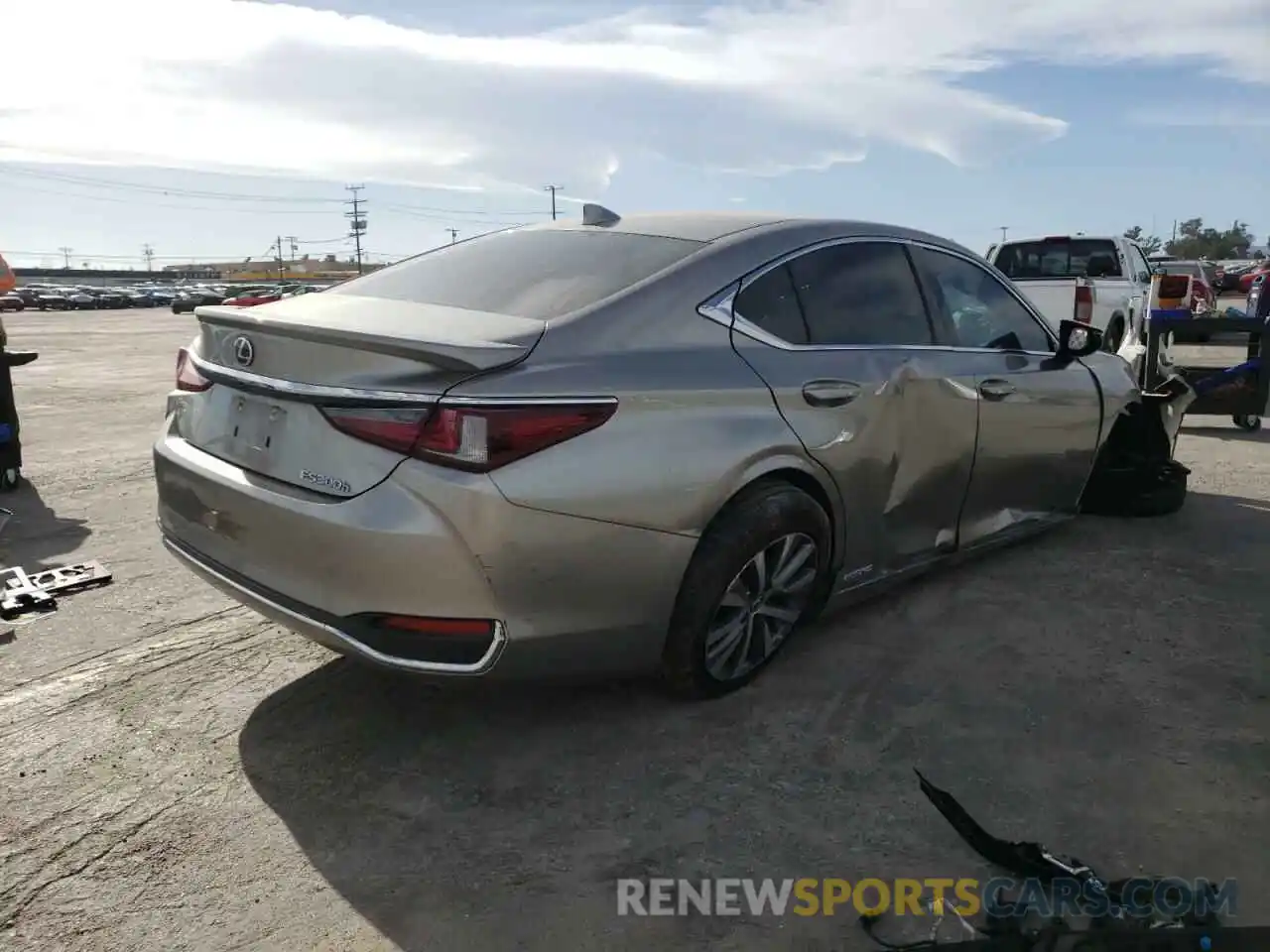 4 Photograph of a damaged car 58AC21B12LU008718 LEXUS ES300 2020