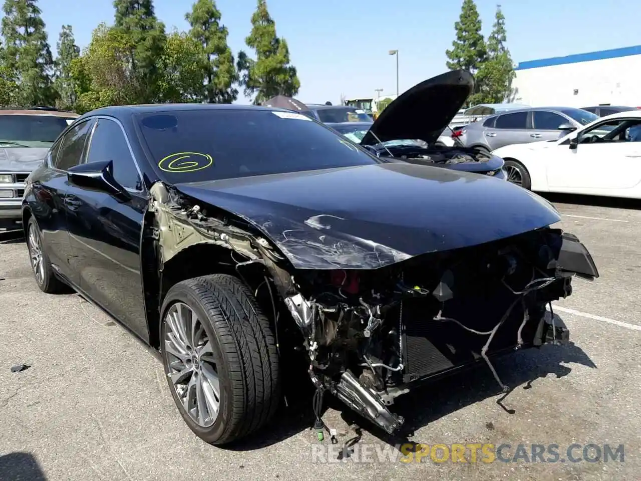 1 Photograph of a damaged car 58AD21B10LU006132 LEXUS ES300 2020