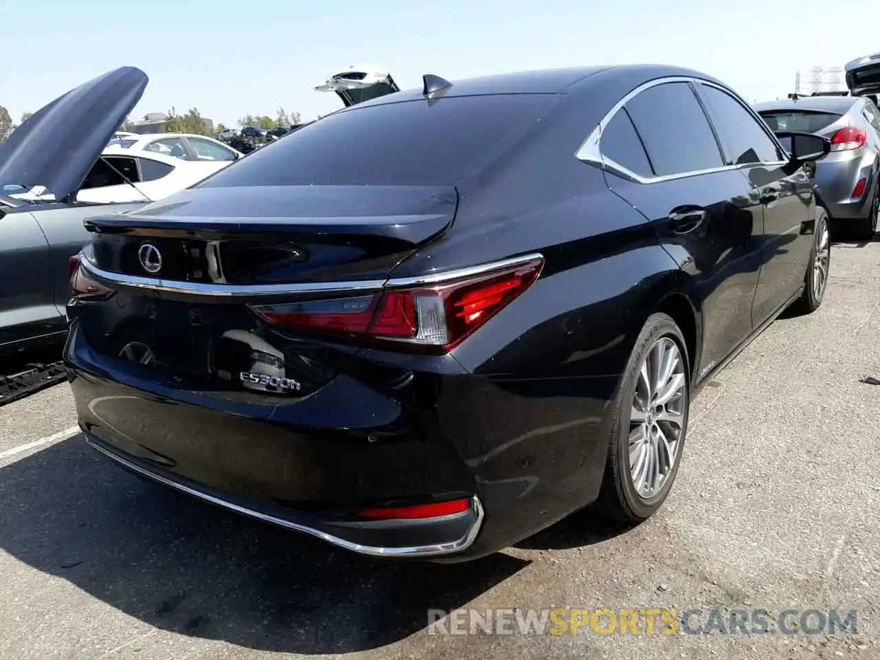 4 Photograph of a damaged car 58AD21B10LU006132 LEXUS ES300 2020