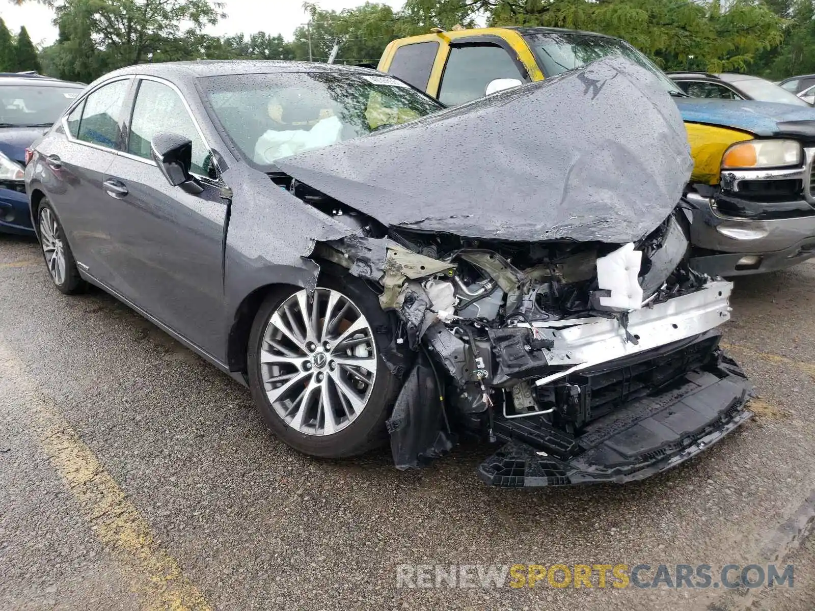 1 Photograph of a damaged car 58AD21B10LU006700 LEXUS ES300 2020