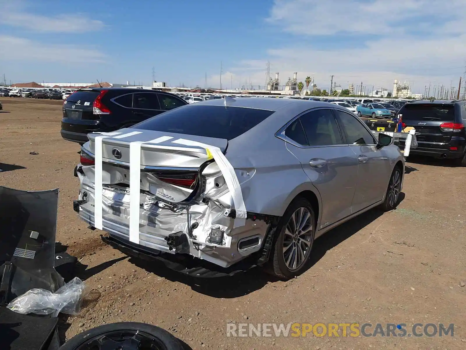 4 Photograph of a damaged car 58AD21B11LU008312 LEXUS ES300 2020