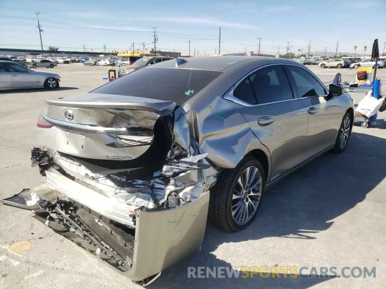 4 Photograph of a damaged car 58AD21B11LU010240 LEXUS ES300 2020